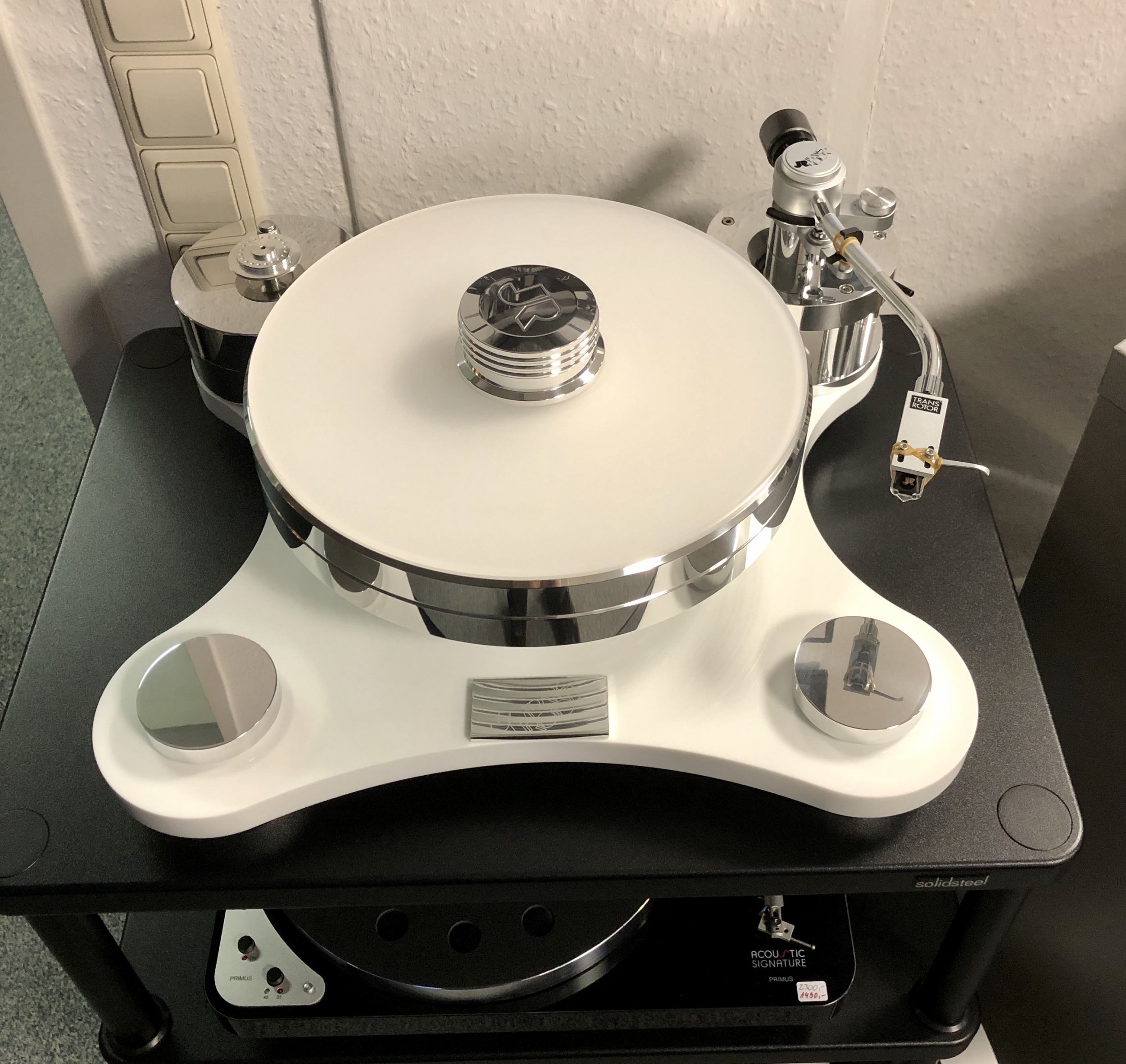 Transrotor ZET 1, hochglanz-weiss, mit Rega RB330 Tonarm, Plattenbeschwerer, Uccello MM-Tonabnehmer.