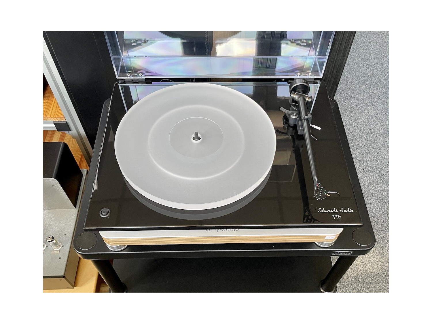Edwards Audio TT1-SE, hochglanz schwarz, Demogerät, mit neuem Ortofon Vinyl Master Alpha